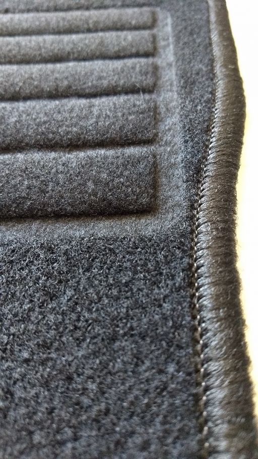 Tappeti Moquette Color per Jeep Renegade dal 2015-2018 distanza fissaggi  tappeto anteriore lato passeggero 18,5 Cm